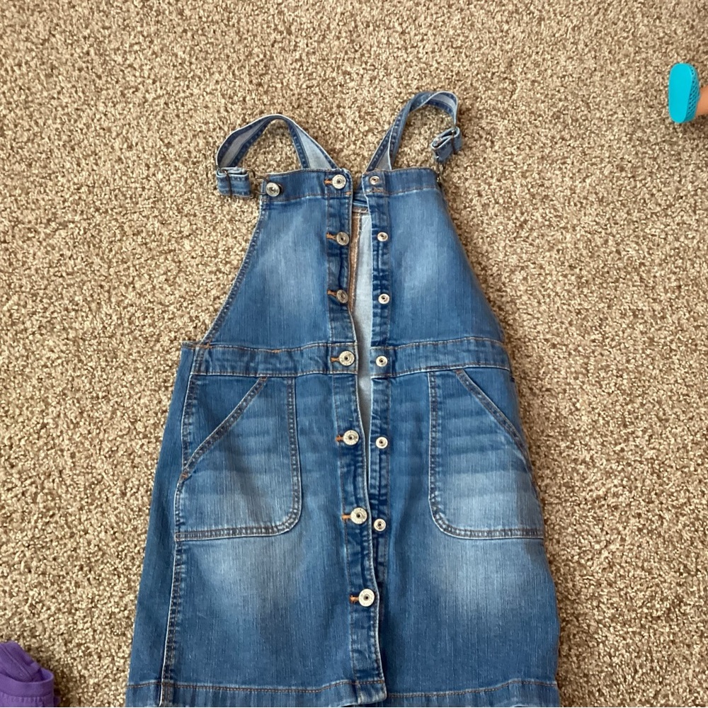 Girl’s Osh Kosh overalls/jumper